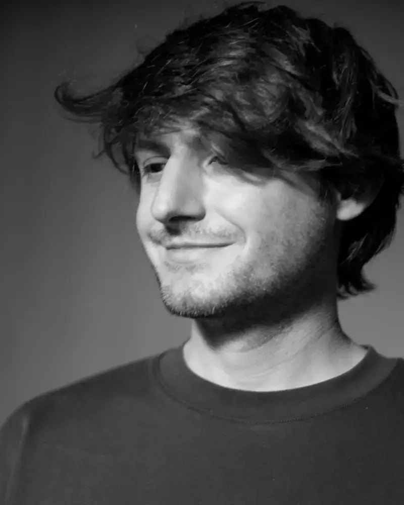 Ritratto di Pietro Terzini, artista visivo partecipante al Festival EOLÌe 2025