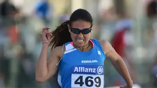 Giusy Versace in gara durante una competizione di atletica paralimpica
