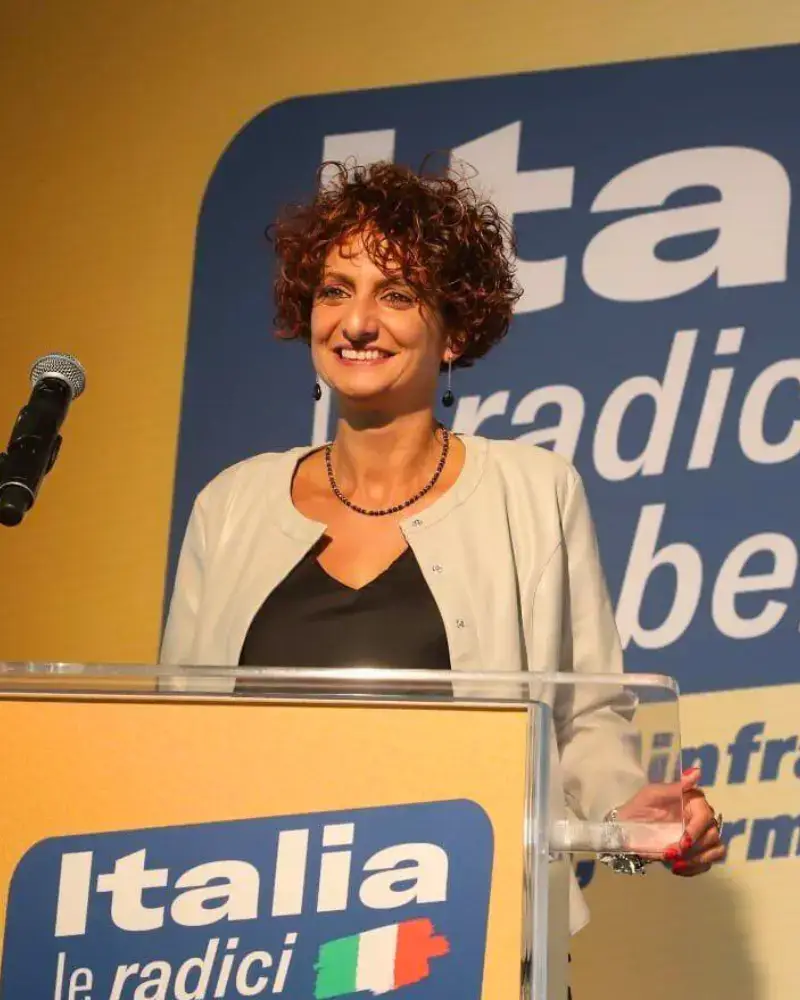Eliana Longi, deputata e ospite a Eoliè25, durante un intervento pubblico