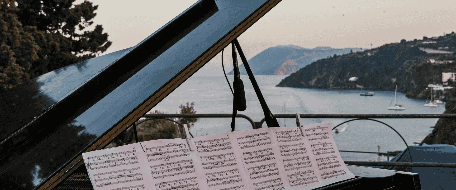 Concerto di pianoforte con vista sul mare alle Isole Eolie per il Festival EOLIÈ